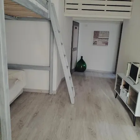 Shabby Apartment *